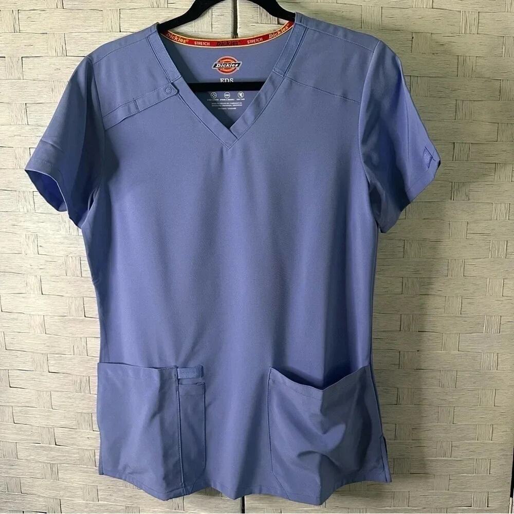 Dickies EDS essentials scrub top. Ceil blue top Small ‎ NWT lots of pockets